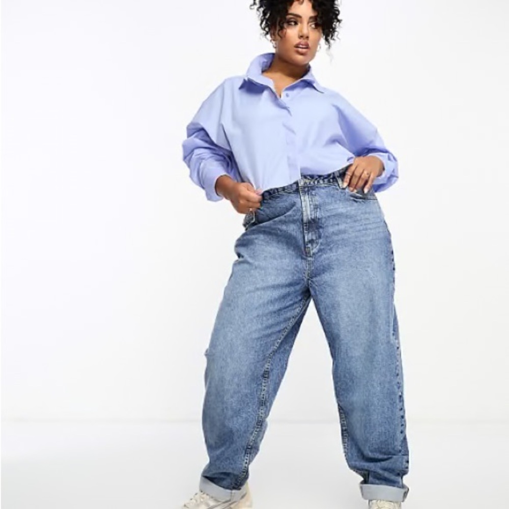 ASOS Design Curve High Rise Relaxed Mom Jeans in Mid Blue NWT